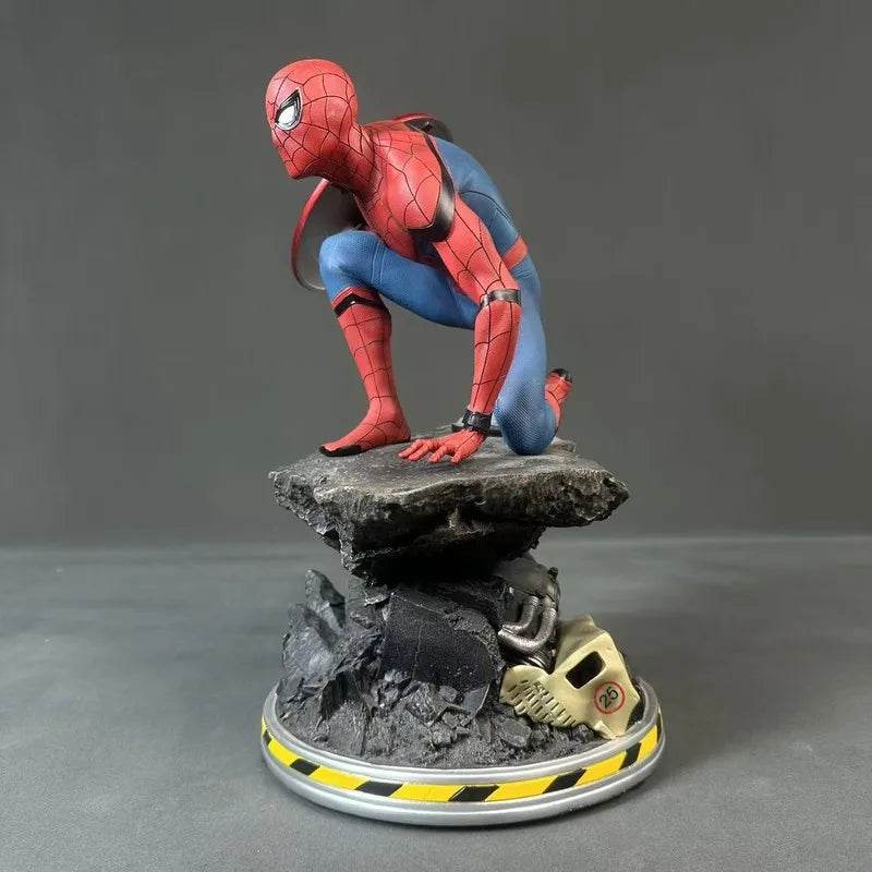 Figurine Spider-Man avec le Bouclier de Captain America