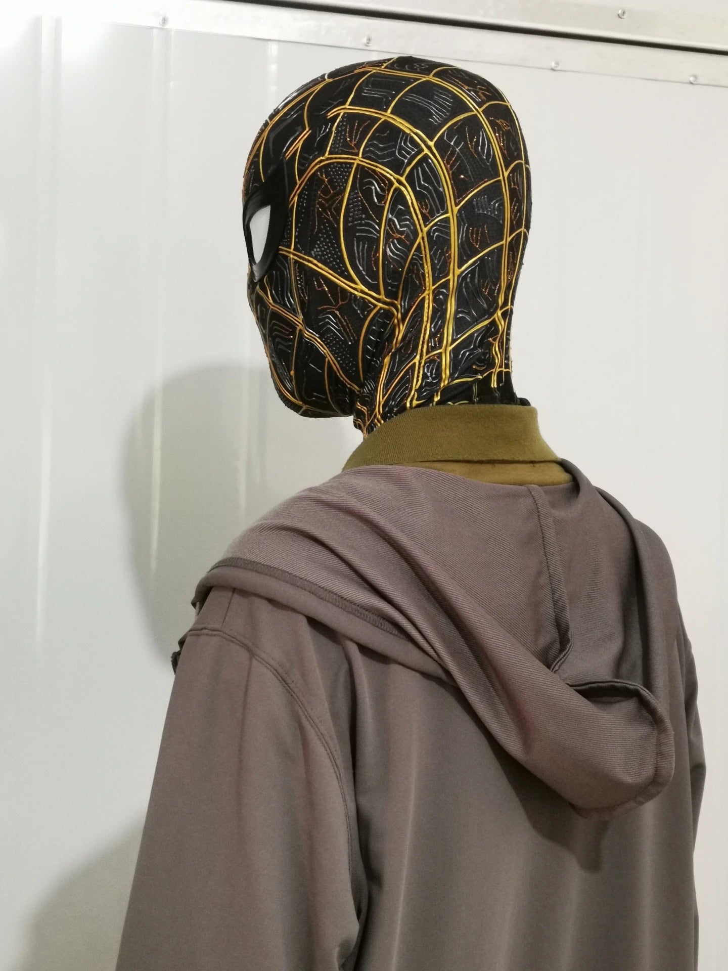 Masque Spider-Man Noir et Jaune Doré